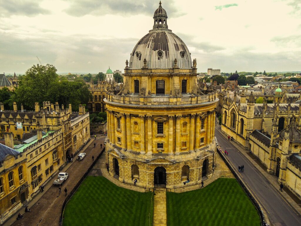 oxford-1378638_1920